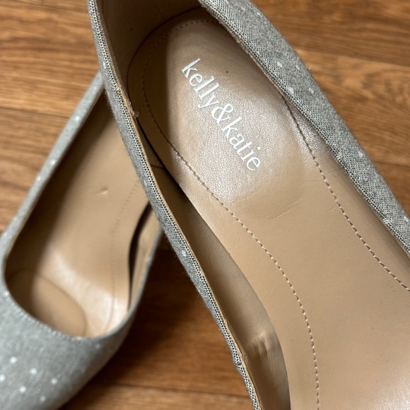 Kelly & Katie Gray Canvas Pumps Heels Shoes Pin Dots Women Size 10 - Picture 10 of 10